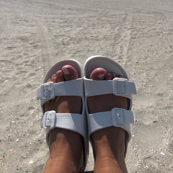 White sandals size 7 - Picture 3 of 3